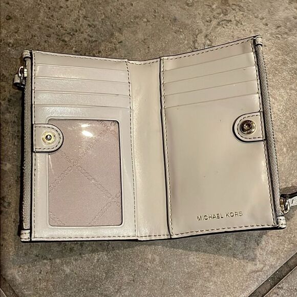 Michael Kors Beige leather Wallet Zippered Pockets Card Slots - Picture 3 of 7